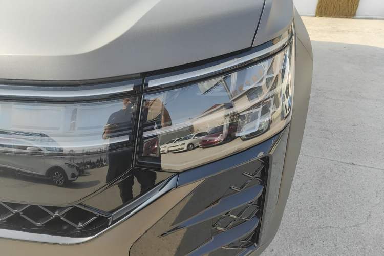 Used Volkswagen Teramont 2025 Tiguan Pro 450TSI Four-Wheel Drive Summit Edition Left Front Headlight