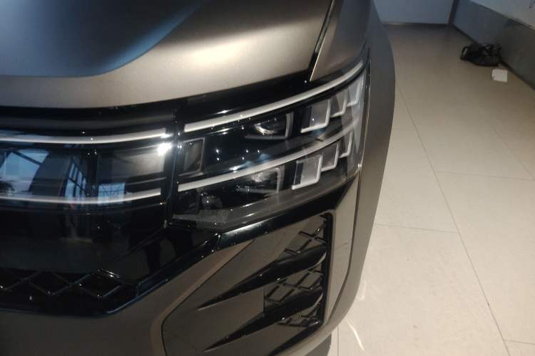 Used Volkswagen Teramont 2025 Tiguan Pro 450TSI Four-Wheel Drive Summit Edition Left Front Headlight