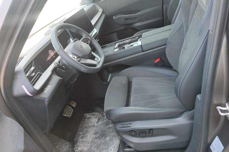 Used Volkswagen Teramont 2025 Tiguan Pro 450TSI Four-Wheel Drive Summit Edition Left Front Seat