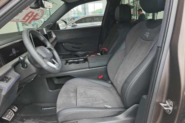 Used Volkswagen Teramont 2025 Tiguan Pro 450TSI Four-Wheel Drive Summit Edition Left Front Seat
