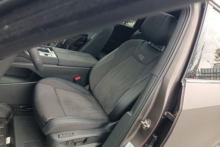 Used Volkswagen Teramont 2025 Tiguan Pro 450TSI Four-Wheel Drive Summit Edition Left Front Seat