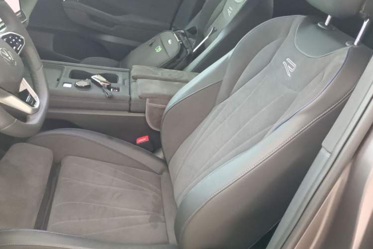 Used Volkswagen Teramont 2025 Tiguan Pro 450TSI Four-Wheel Drive Summit Edition Left Front Seat