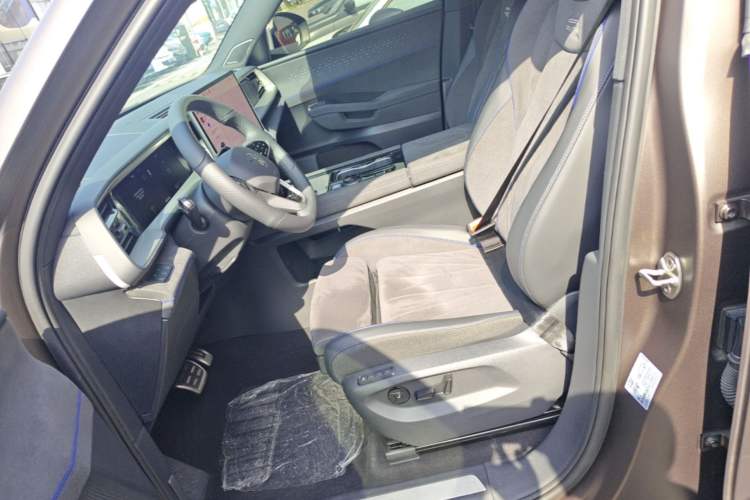 Used Volkswagen Teramont 2025 Tiguan Pro 450TSI Four-Wheel Drive Summit Edition Left Front Seat