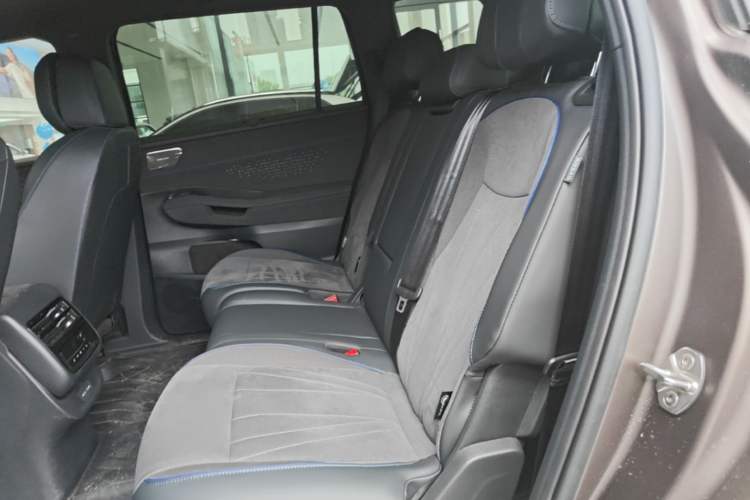 Used Volkswagen Teramont 2025 Tiguan Pro 450TSI Four-Wheel Drive Summit Edition Left Rear Seat