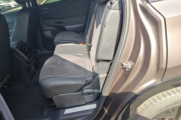 Used Volkswagen Teramont 2025 Tiguan Pro 450TSI Four-Wheel Drive Summit Edition Left Rear Seat