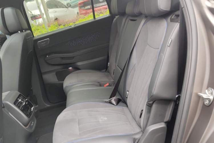 Used Volkswagen Teramont 2025 Tiguan Pro 450TSI Four-Wheel Drive Summit Edition Left Rear Seat
