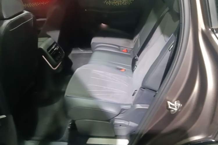 Used Volkswagen Teramont 2025 Tiguan Pro 450TSI Four-Wheel Drive Summit Edition Left Rear Seat