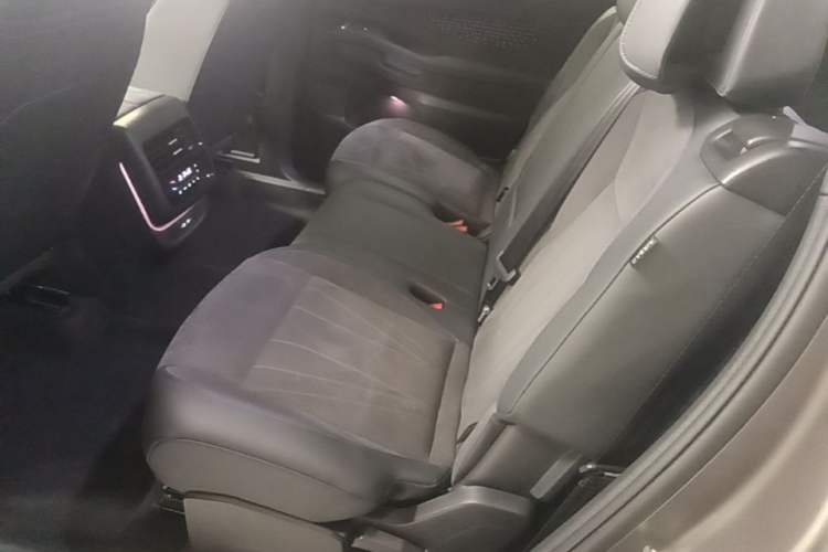 Used Volkswagen Teramont 2025 Tiguan Pro 450TSI Four-Wheel Drive Summit Edition Left Rear Seat