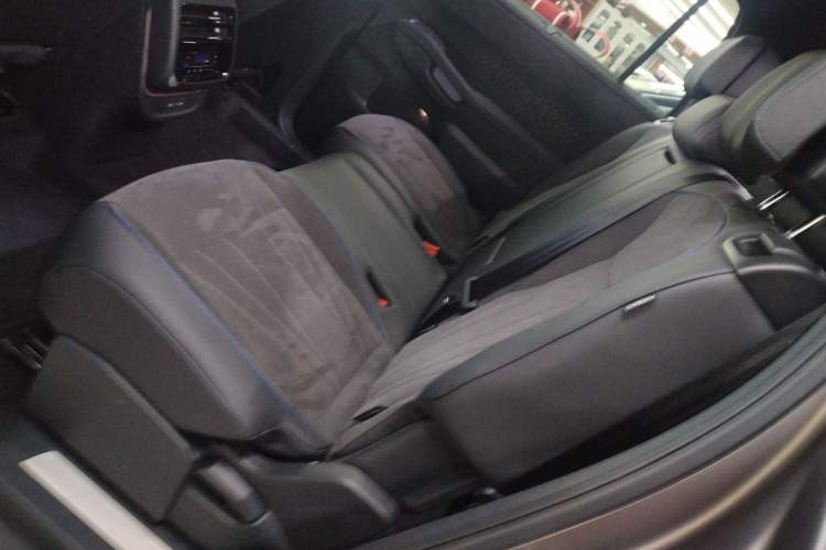 Used Volkswagen Teramont 2025 Tiguan Pro 450TSI Four-Wheel Drive Summit Edition Left Rear Seat