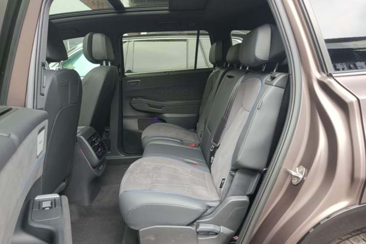 Used Volkswagen Teramont 2025 Tiguan Pro 450TSI Four-Wheel Drive Summit Edition Left Rear Seat