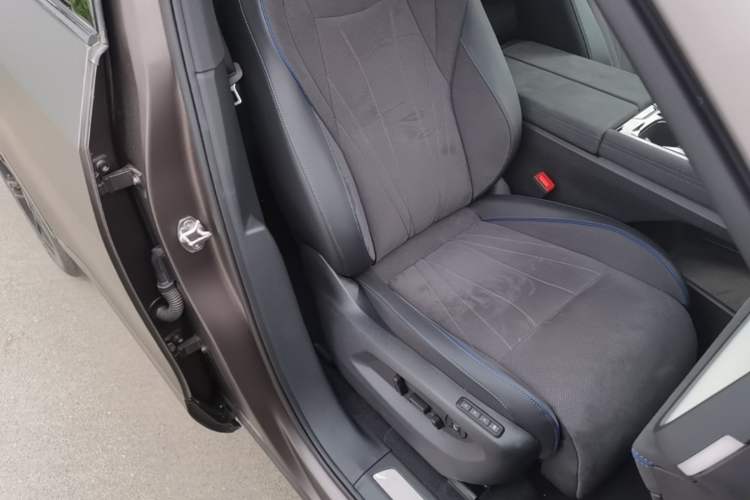 Used Volkswagen Teramont 2025 Tiguan Pro 450TSI Four-Wheel Drive Summit Edition Right Front Seat