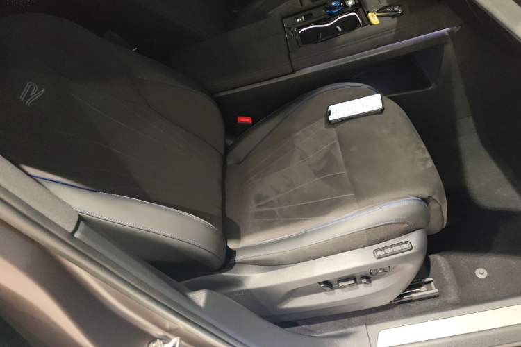 Used Volkswagen Teramont 2025 Tiguan Pro 450TSI Four-Wheel Drive Summit Edition Right Front Seat