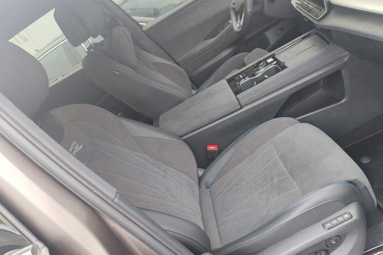 Used Volkswagen Teramont 2025 Tiguan Pro 450TSI Four-Wheel Drive Summit Edition Right Front Seat