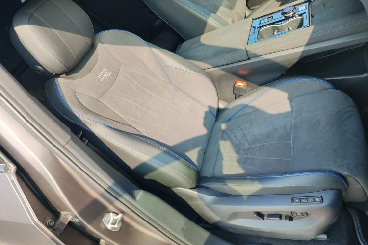 Used Volkswagen Teramont 2025 Tiguan Pro 450TSI Four-Wheel Drive Summit Edition Right Front Seat