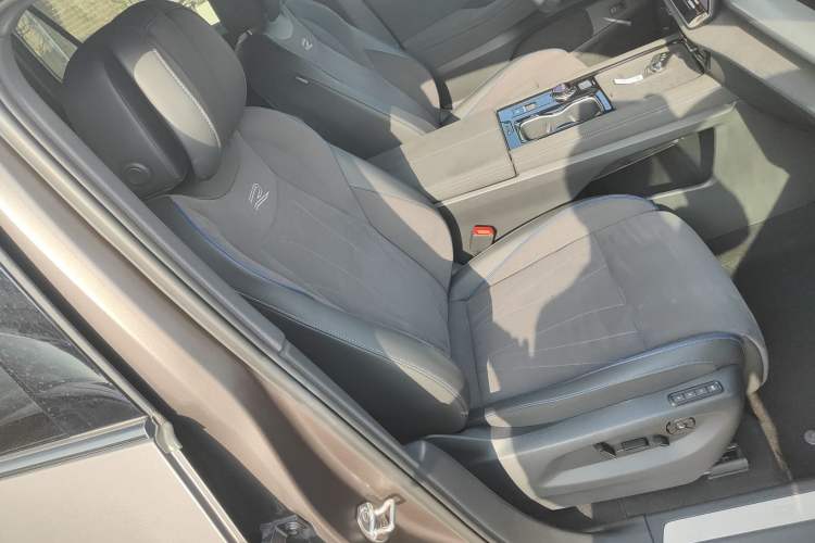 Used Volkswagen Teramont 2025 Tiguan Pro 450TSI Four-Wheel Drive Summit Edition Right Front Seat