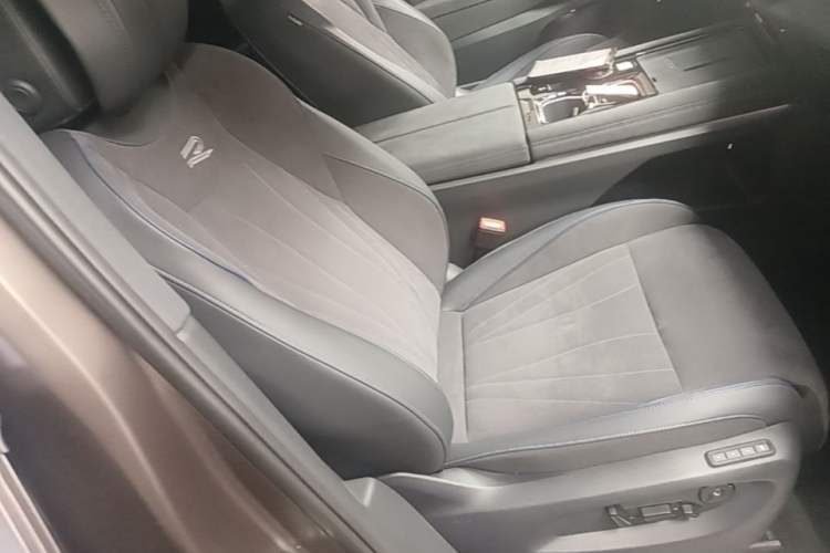 Used Volkswagen Teramont 2025 Tiguan Pro 450TSI Four-Wheel Drive Summit Edition Right Front Seat