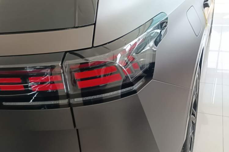 Used Volkswagen Teramont 2025 Tiguan Pro 450TSI Four-Wheel Drive Summit Edition Right Rear Taillight