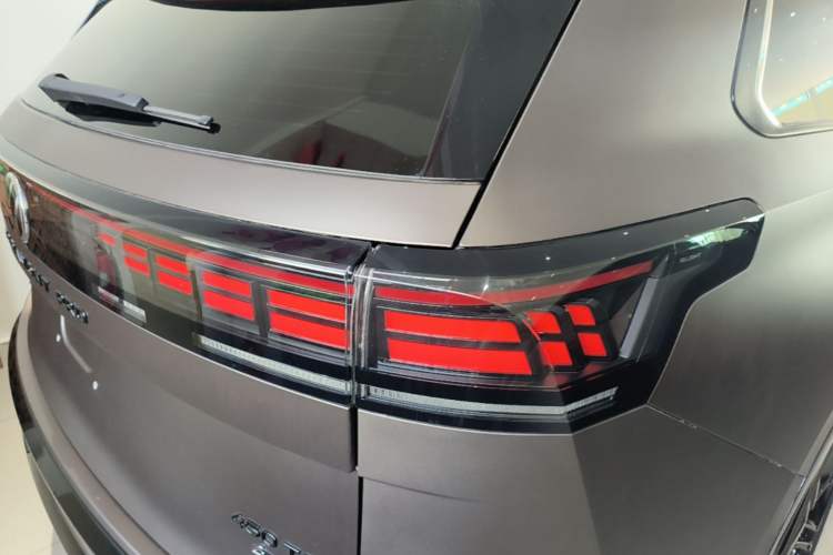 Used Volkswagen Teramont 2025 Tiguan Pro 450TSI Four-Wheel Drive Summit Edition Right Rear Taillight