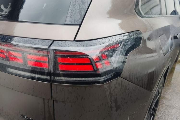 Used Volkswagen Teramont 2025 Tiguan Pro 450TSI Four-Wheel Drive Summit Edition Right Rear Taillight