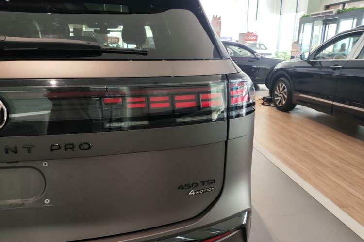 Used Volkswagen Teramont 2025 Tiguan Pro 450TSI Four-Wheel Drive Summit Edition Right Rear Taillight
