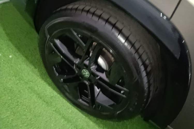 Used Volkswagen Teramont 2025 Tiguan Pro 450TSI Four-Wheel Drive Summit Edition Right Rear Wheel Hub