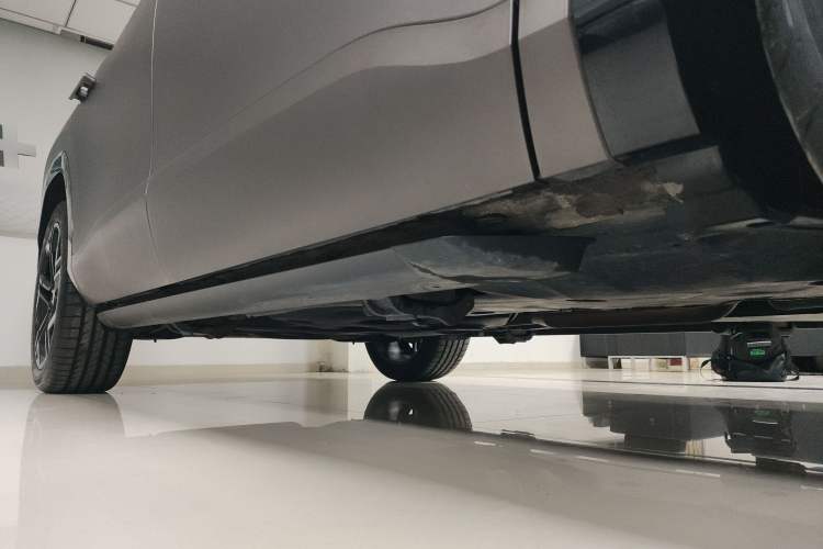 Used Volkswagen Teramont 2025 Tiguan Pro 450TSI Four-Wheel Drive Summit Edition Right Side Sill