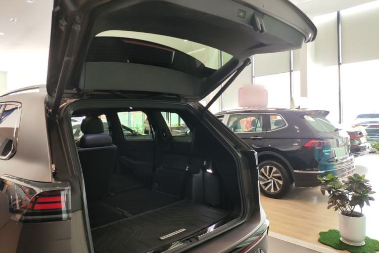 Used Volkswagen Teramont 2025 Tiguan Pro 450TSI Four-Wheel Drive Summit Edition Trunk
