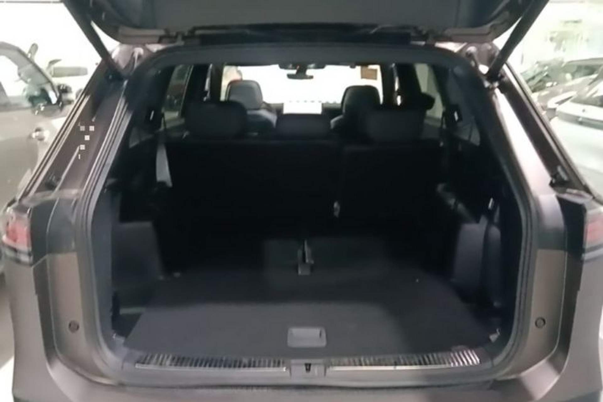 Used Volkswagen Teramont 2025 Tiguan Pro 450TSI Four-Wheel Drive Summit Edition Trunk