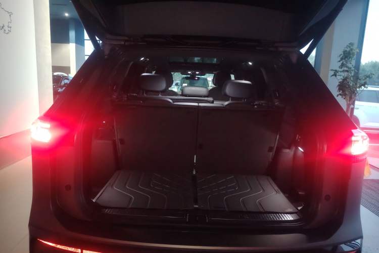Used Volkswagen Teramont 2025 Tiguan Pro 450TSI Four-Wheel Drive Summit Edition Trunk