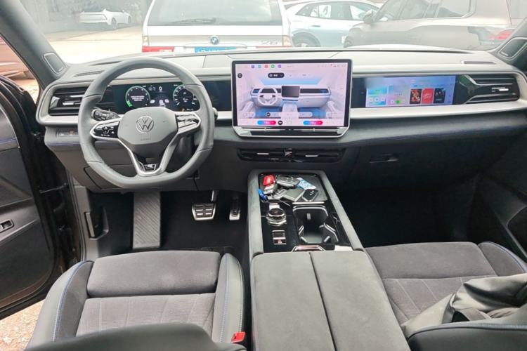 Used Volkswagen Teramont 2025 Tiguan Pro 450TSI Four-Wheel Drive Summit Edition Center Console
