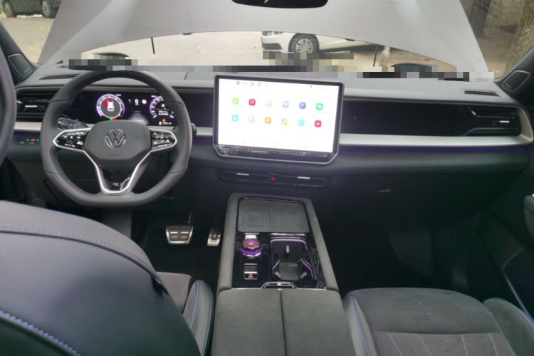 Used Volkswagen Teramont 2025 Tiguan Pro 450TSI Four-Wheel Drive Summit Edition Center Console