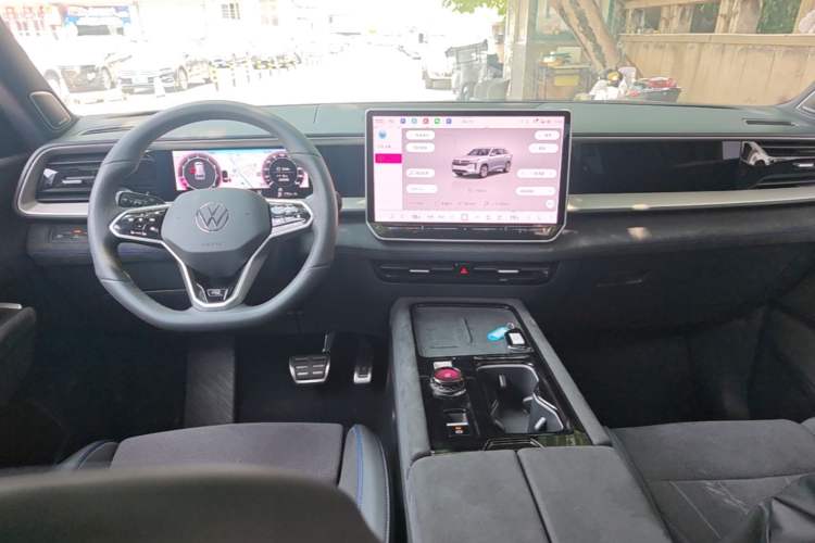 Used Volkswagen Teramont 2025 Tiguan Pro 450TSI Four-Wheel Drive Summit Edition Center Console