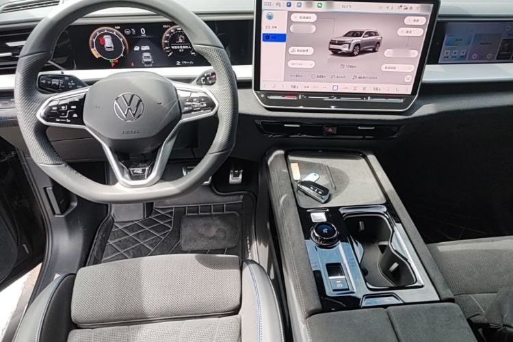 Used Volkswagen Teramont 2025 Tiguan Pro 450TSI Four-Wheel Drive Summit Edition Center Console