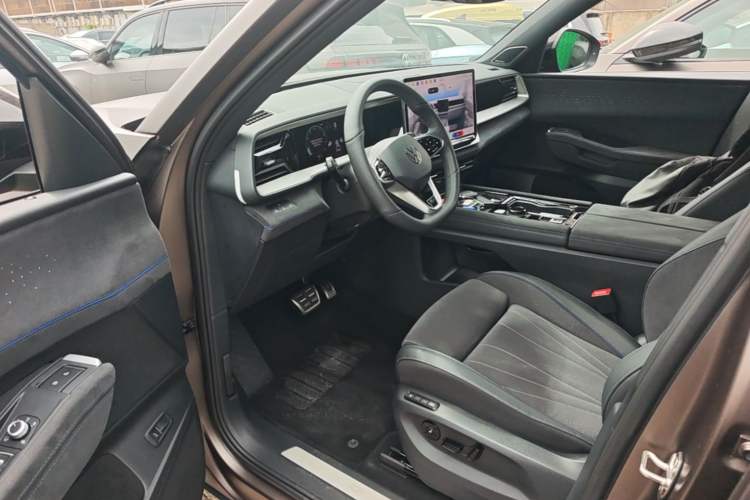 Used Volkswagen Teramont 2025 Tiguan Pro 450TSI Four-Wheel Drive Summit Edition Driver Seat