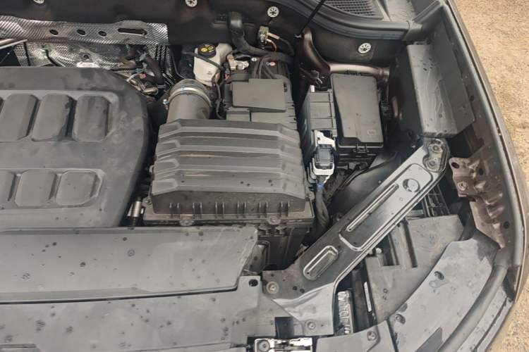 Used Volkswagen Teramont 2025 Tiguan Pro 450TSI Four-Wheel Drive Summit Edition Engine Bay Left