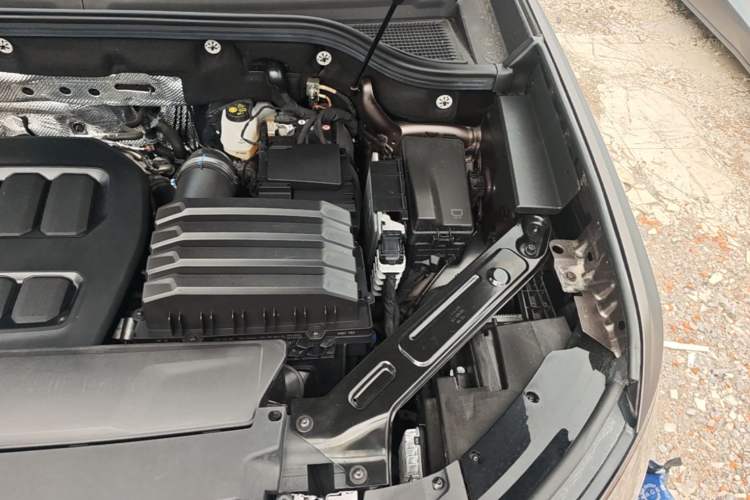 Used Volkswagen Teramont 2025 Tiguan Pro 450TSI Four-Wheel Drive Summit Edition Engine Bay Left