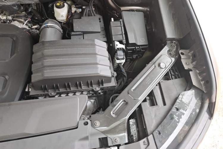 Used Volkswagen Teramont 2025 Tiguan Pro 450TSI Four-Wheel Drive Summit Edition Engine Bay Left