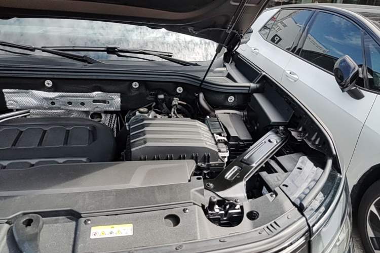 Used Volkswagen Teramont 2025 Tiguan Pro 450TSI Four-Wheel Drive Summit Edition Engine Bay Left