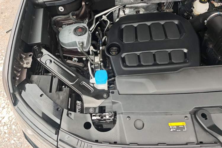 Used Volkswagen Teramont 2025 Tiguan Pro 450TSI Four-Wheel Drive Summit Edition Engine Bay Right