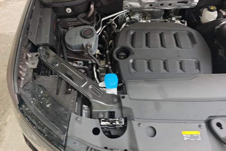 Used Volkswagen Teramont 2025 Tiguan Pro 450TSI Four-Wheel Drive Summit Edition Engine Bay Right