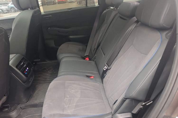 Used Volkswagen Teramont 2025 Tiguan Pro 450TSI Four-Wheel Drive Summit Edition Left Rear Seat