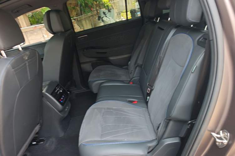 Used Volkswagen Teramont 2025 Tiguan Pro 450TSI Four-Wheel Drive Summit Edition Left Rear Seat