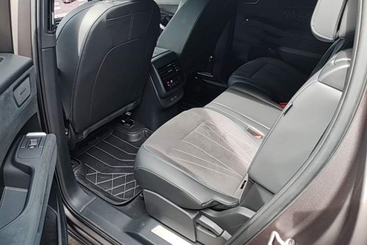 Used Volkswagen Teramont 2025 Tiguan Pro 450TSI Four-Wheel Drive Summit Edition Left Rear Seat
