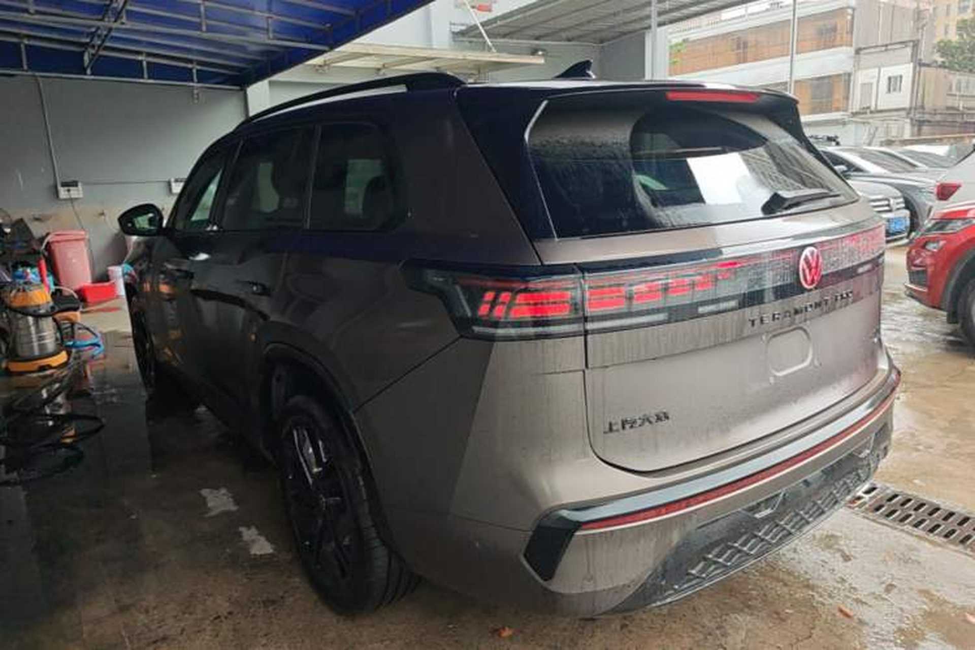 Used Volkswagen Teramont 2025 Tiguan Pro 450TSI Four-Wheel Drive Summit Edition Rear Left 45 Deg