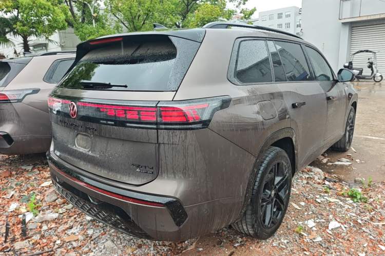 Used Volkswagen Teramont 2025 Tiguan Pro 450TSI Four-Wheel Drive Summit Edition Rear Right 45 Deg