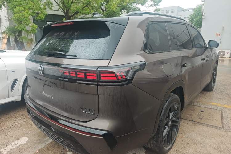 Used Volkswagen Teramont 2025 Tiguan Pro 450TSI Four-Wheel Drive Summit Edition Rear Right 45 Deg