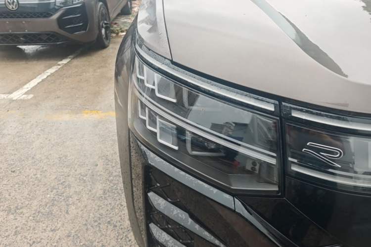 Used Volkswagen Teramont 2025 Tiguan Pro 450TSI Four-Wheel Drive Summit Edition Right Front Headlight