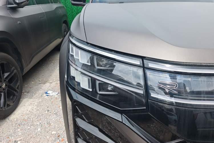 Used Volkswagen Teramont 2025 Tiguan Pro 450TSI Four-Wheel Drive Summit Edition Right Front Headlight