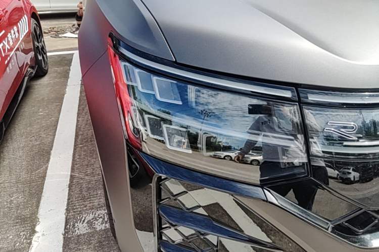 Used Volkswagen Teramont 2025 Tiguan Pro 450TSI Four-Wheel Drive Summit Edition Right Front Headlight