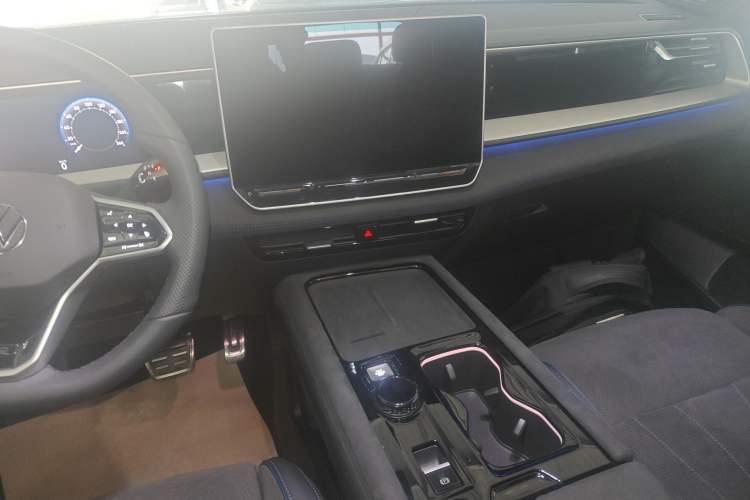 Used Volkswagen Teramont 2025 Tiguan Pro 450TSI Four-Wheel Drive Summit Edition Audio And AC Panel